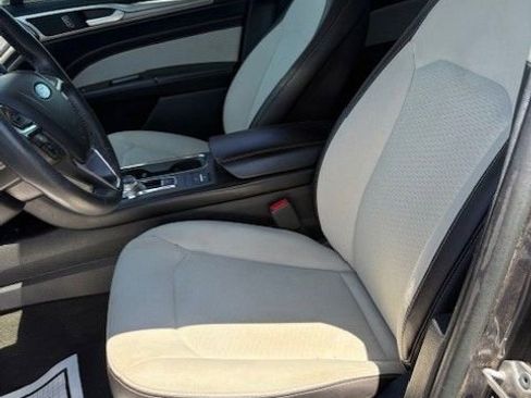 Used 2020 Ford Fusion SE w/ Equipment Group 151A FWD image 11