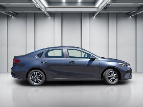 Used 2024 Kia Forte LXS FWD image 3