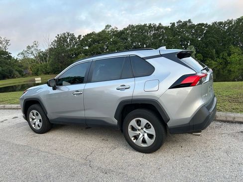 Used 2021 Toyota RAV4 LE FWD image 4