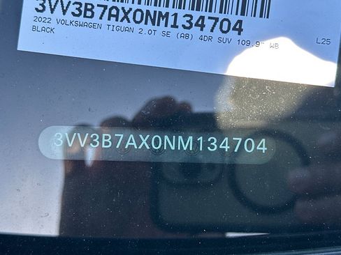 Used 2022 Volkswagen Tiguan SE image 4