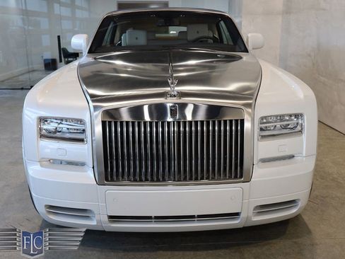Used 2017 Rolls-Royce Phantom Drophead Coupe image 7