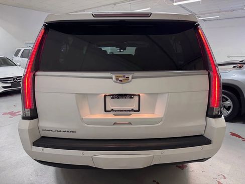 Used 2018 Cadillac Escalade ESV Premium Luxury AWD/4WD image 4