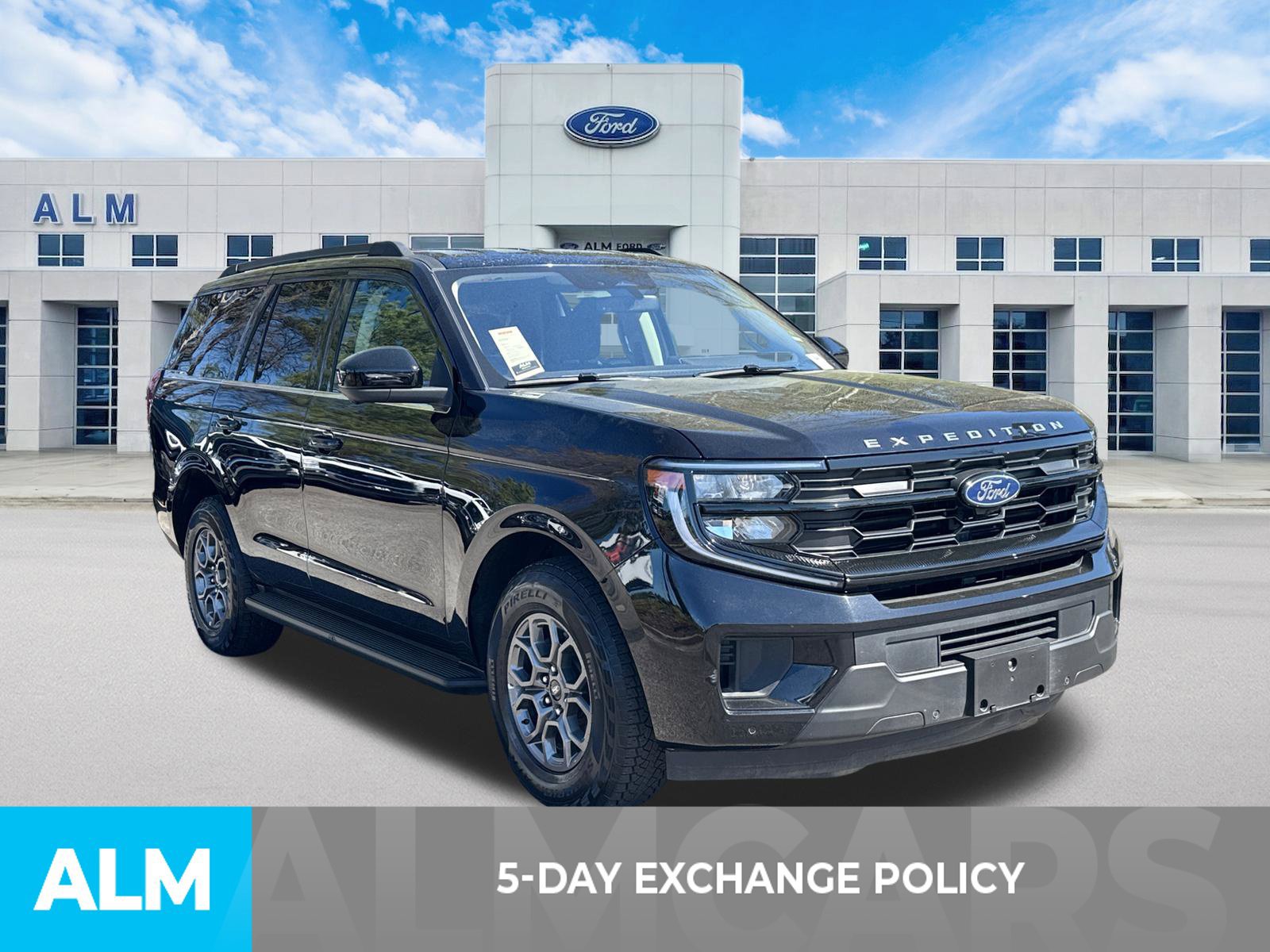Used 2025 Ford Expedition Active AWD/4WD image 3