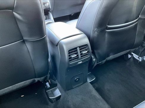Used 2025 Ford Escape Platinum AWD/4WD image 13