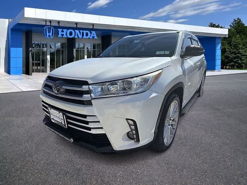 Used 2017 Toyota Highlander XLE image 1