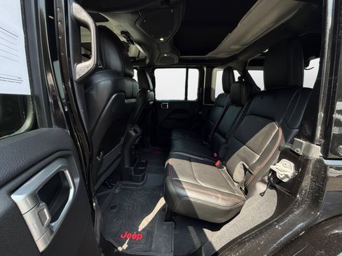 Used 2024 Jeep Wrangler Unlimited Rubicon AWD/4WD image 13