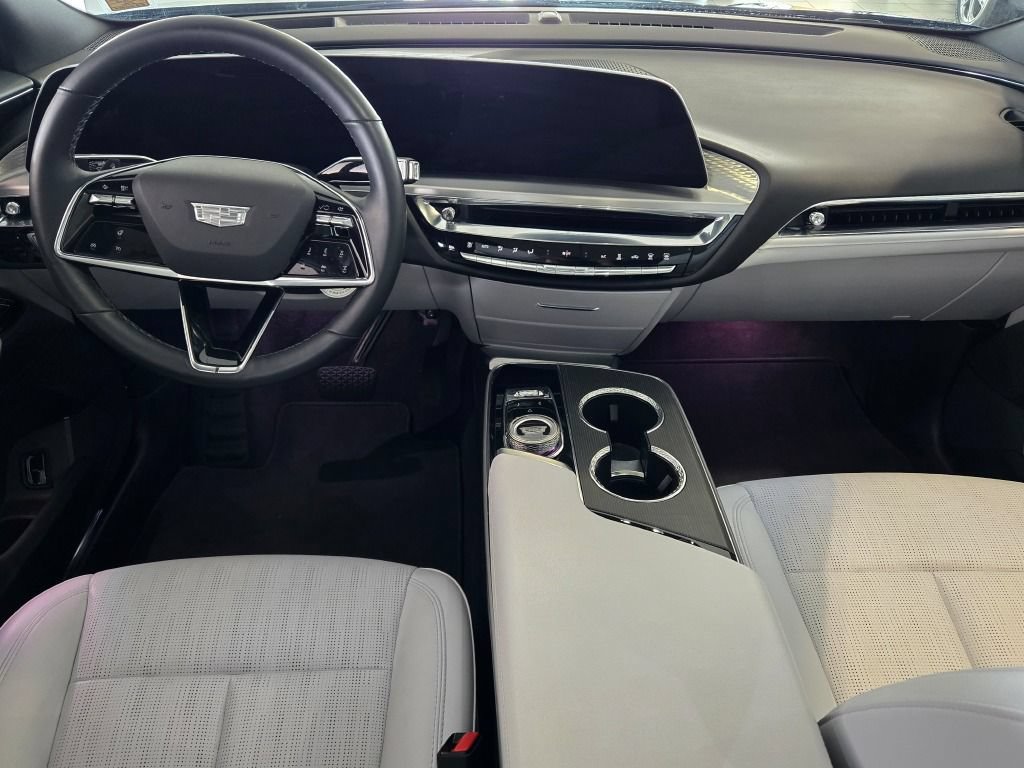 Used 2024 Cadillac Lyriq Sport AWD/4WD image 19