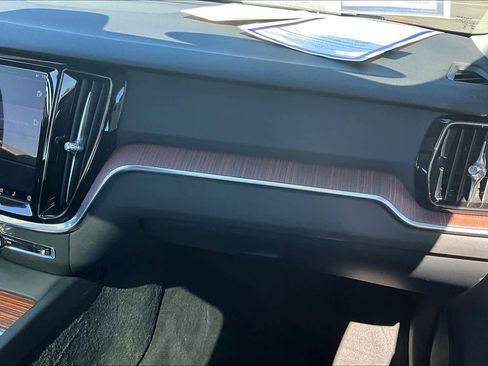 Used 2024 Volvo S60 B5 Plus image 20