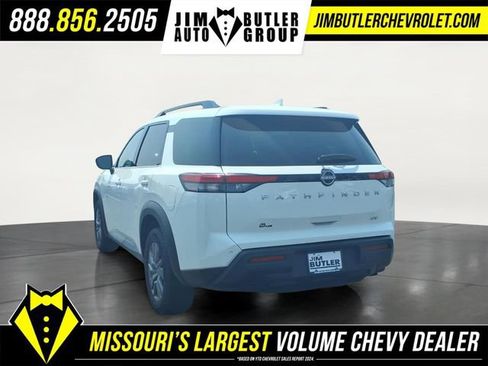 Used 2024 Nissan Pathfinder SV FWD image 2