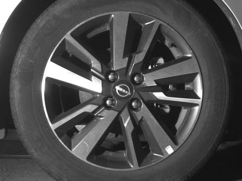 Used 2025 Nissan Versa SV FWD image 10