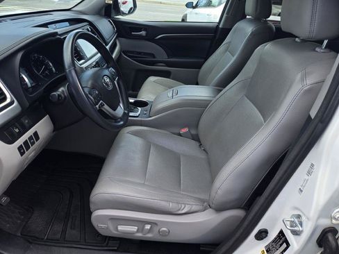 Used 2016 Toyota Highlander Limited FWD image 9