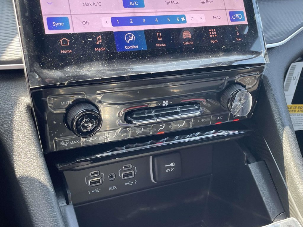 New 2027 Jeep Grand Cherokee Laredo AWD/4WD image 39