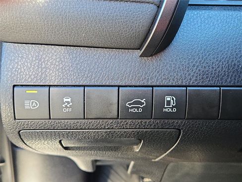 Used 2022 Toyota Camry SE image 19