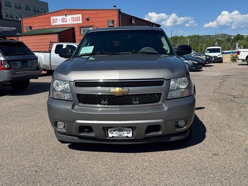 Used 2007 Chevrolet Suburban 2500 LT w/ LT Preferred Equipment Group AWD/4WD image 8