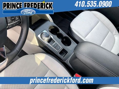 Used 2025 Ford Escape SE image 16