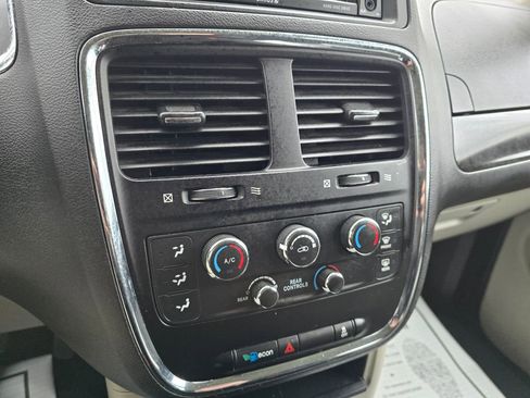 Used 2016 Dodge Grand Caravan SE w/ Quick Order Package 29E SE FWD image 21