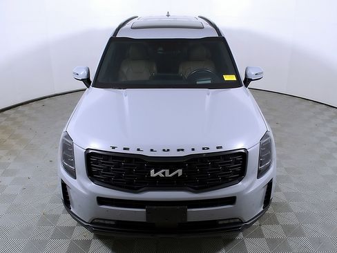 Used 2022 Kia Telluride SX w/ SX Prestige Package image 4