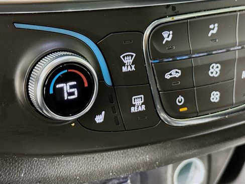 Used 2021 Chevrolet Traverse RS image 25