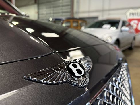 Used 2018 Bentley Bentayga image 42