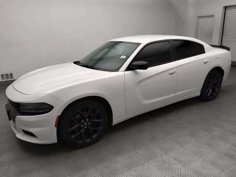 Used 2019 Dodge Charger SXT w/ Plus Group RWD image 2