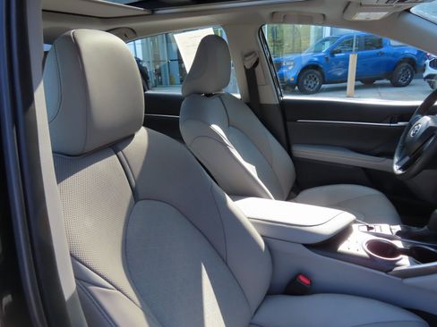 Used 2024 Toyota Camry XSE w/ Navigation Package image 35