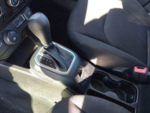 Used 2019 Jeep Renegade Sport image 26