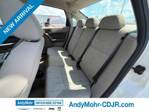Used 2009 Ford Focus SE FWD image 11