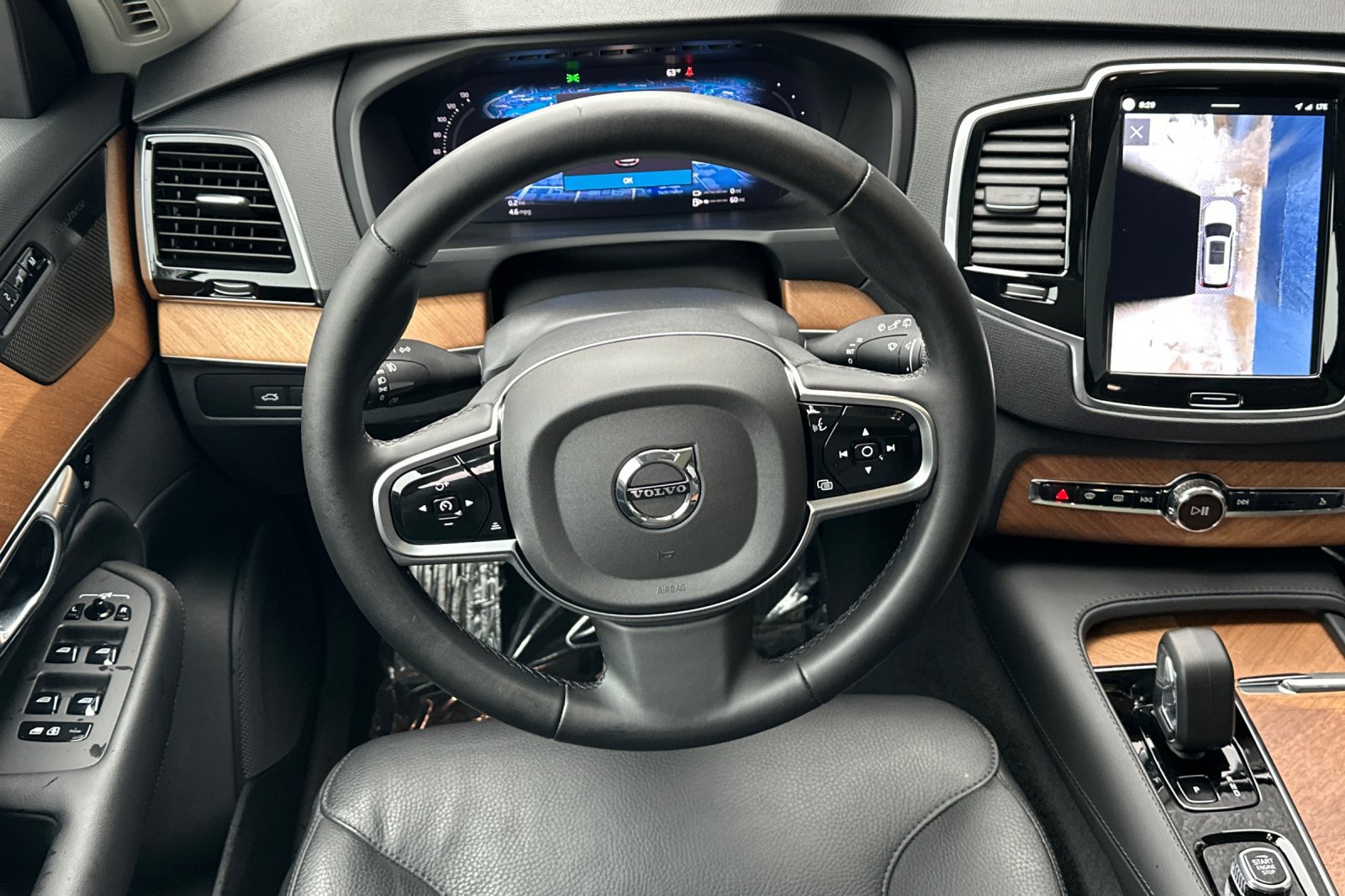 Certified 2025 Volvo XC90 T8 Plus w/ Protection Package Premier AWD/4WD image 17