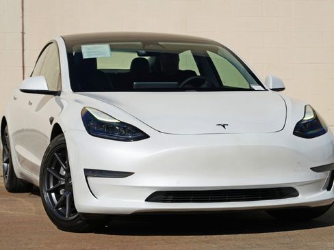 Used 2021 Tesla Model 3 Standard Range Plus RWD image 2