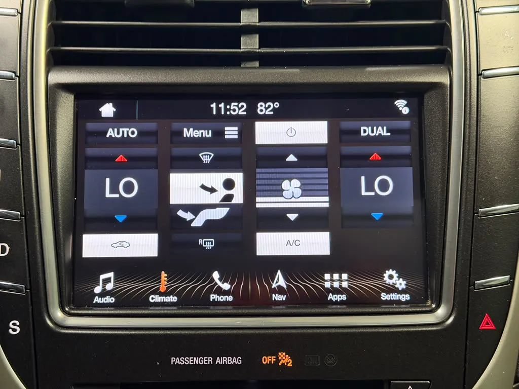 Used 2019 Lincoln Nautilus Reserve w/ Driver Assistance Package FWD image 40