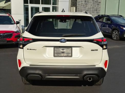 Used 2025 Subaru Forester Touring AWD/4WD image 4