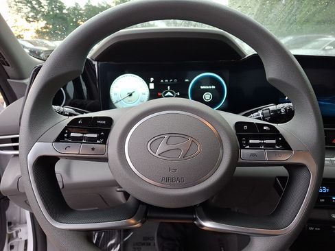 Certified 2024 Hyundai Elantra SEL FWD image 21