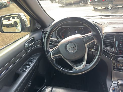 Used 2020 Jeep Grand Cherokee Overland AWD/4WD image 13