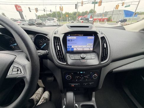 Used 2018 Ford Escape SE w/ SE Sync 3 Package FWD image 4