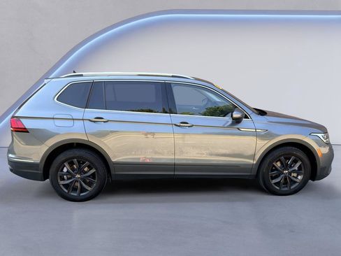 Used 2024 Volkswagen Tiguan SE AWD/4WD image 6