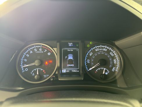 Used 2023 Toyota Tacoma TRD Sport image 21