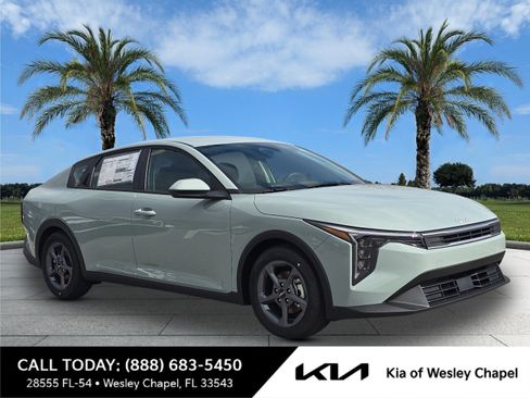 New 2025 Kia K4 LXS image 1
