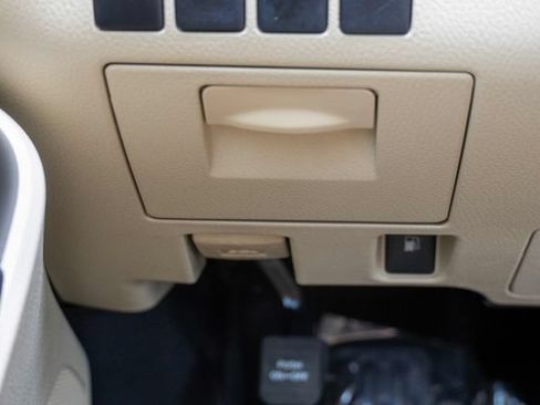 Used 2019 Toyota Highlander Limited FWD image 24