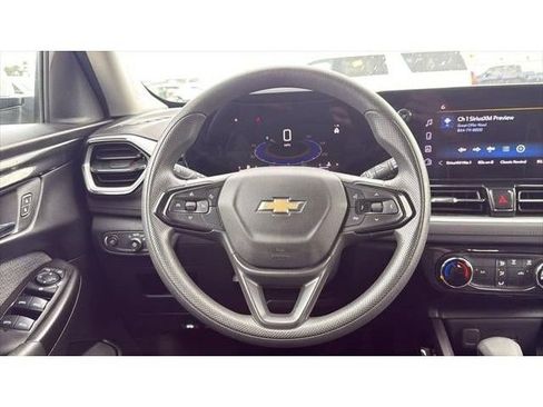 Used 2024 Chevrolet TrailBlazer LT FWD image 19
