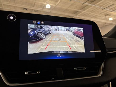 Used 2025 Chevrolet Equinox LT FWD image 23