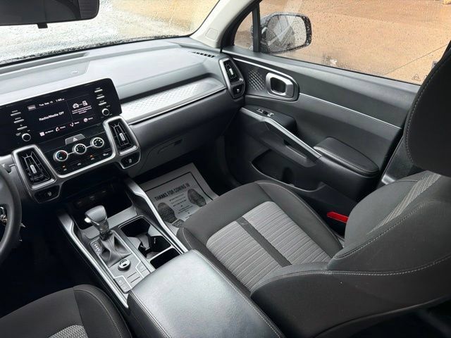 Used 2023 Kia Sorento LX FWD image 21