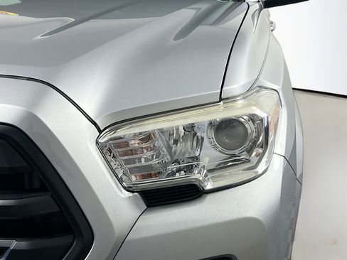 Used 2018 Toyota Tacoma SR w/ SR Convenience Package image 11