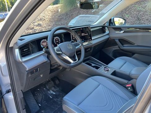 New 2025 Volkswagen Tiguan SE image 6