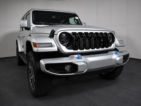 Used 2024 Jeep Wrangler High Altitude AWD/4WD image 3