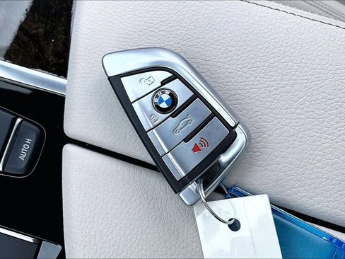 Used 2019 BMW 540i w/ Convenience Package image 36