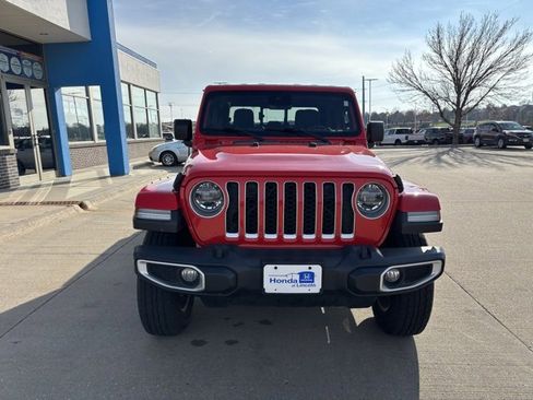 Used 2020 Jeep Gladiator Overland image 2