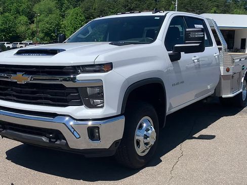 Used 2025 Chevrolet Silverado 3500 LT w/ Convenience Package AWD/4WD image 3