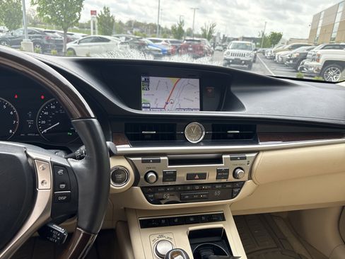 Used 2014 Lexus ES 350 w/ Luxury Package image 29