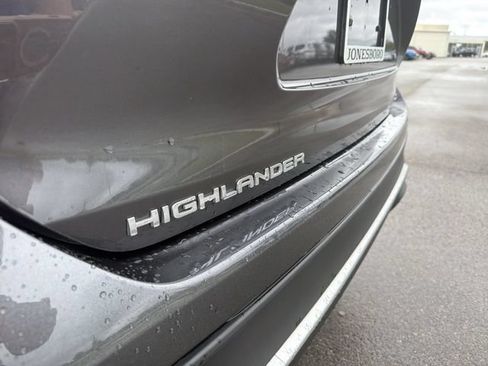 Used 2021 Toyota Highlander XSE FWD image 37