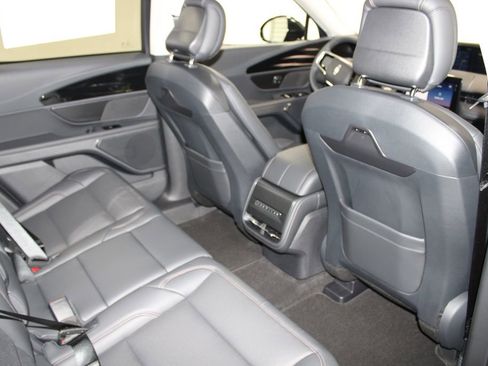 New 2026 Lincoln Nautilus Premier w/ Jet Appearance Package image 32